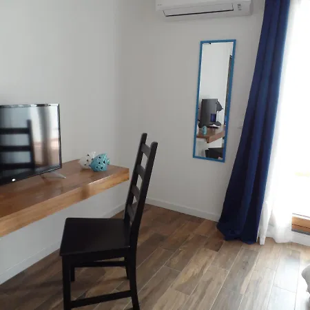 Isola לינה וארוחת בוקר